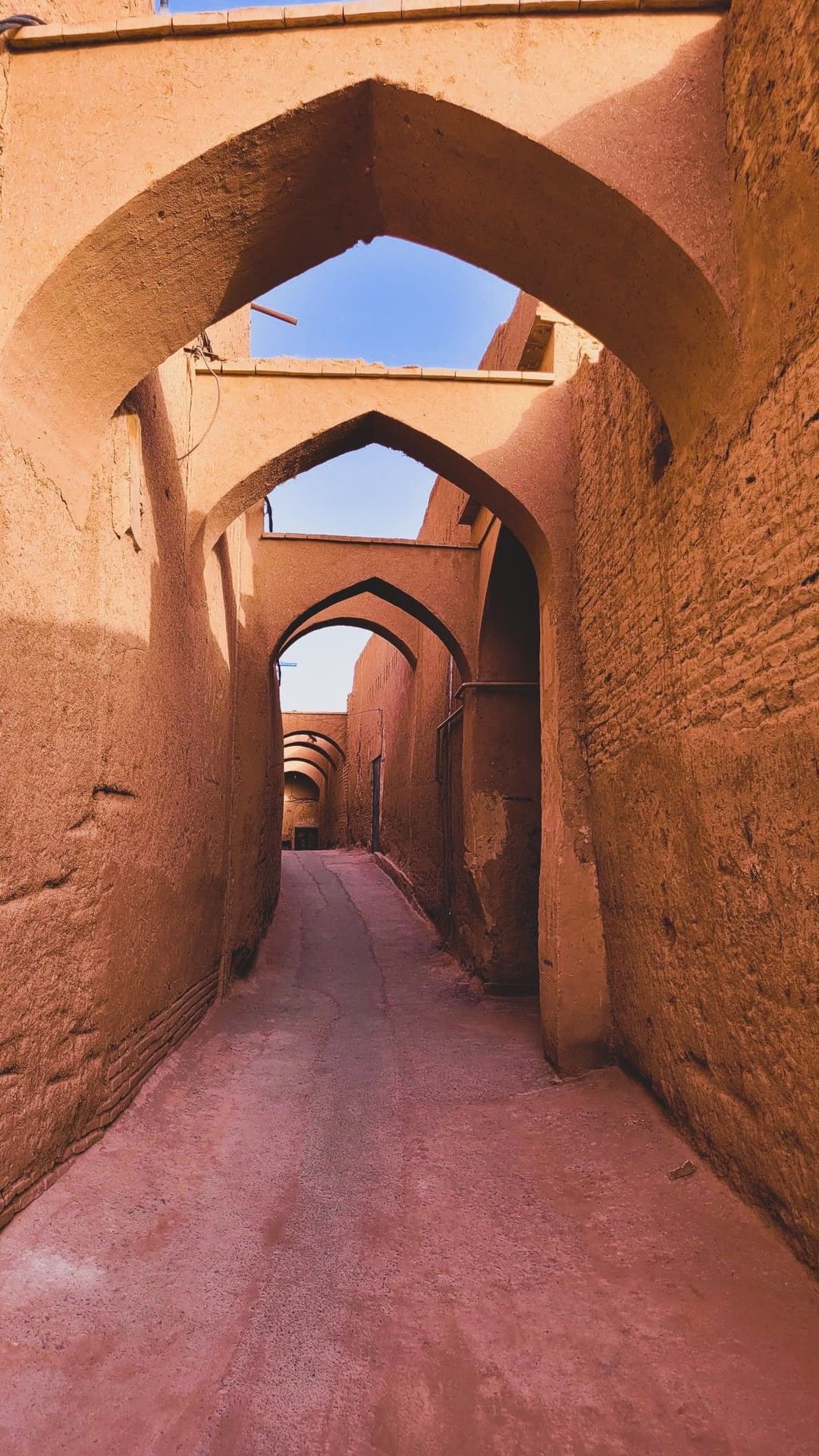 Day 7 – Drive to Yazd: Desert Architecture