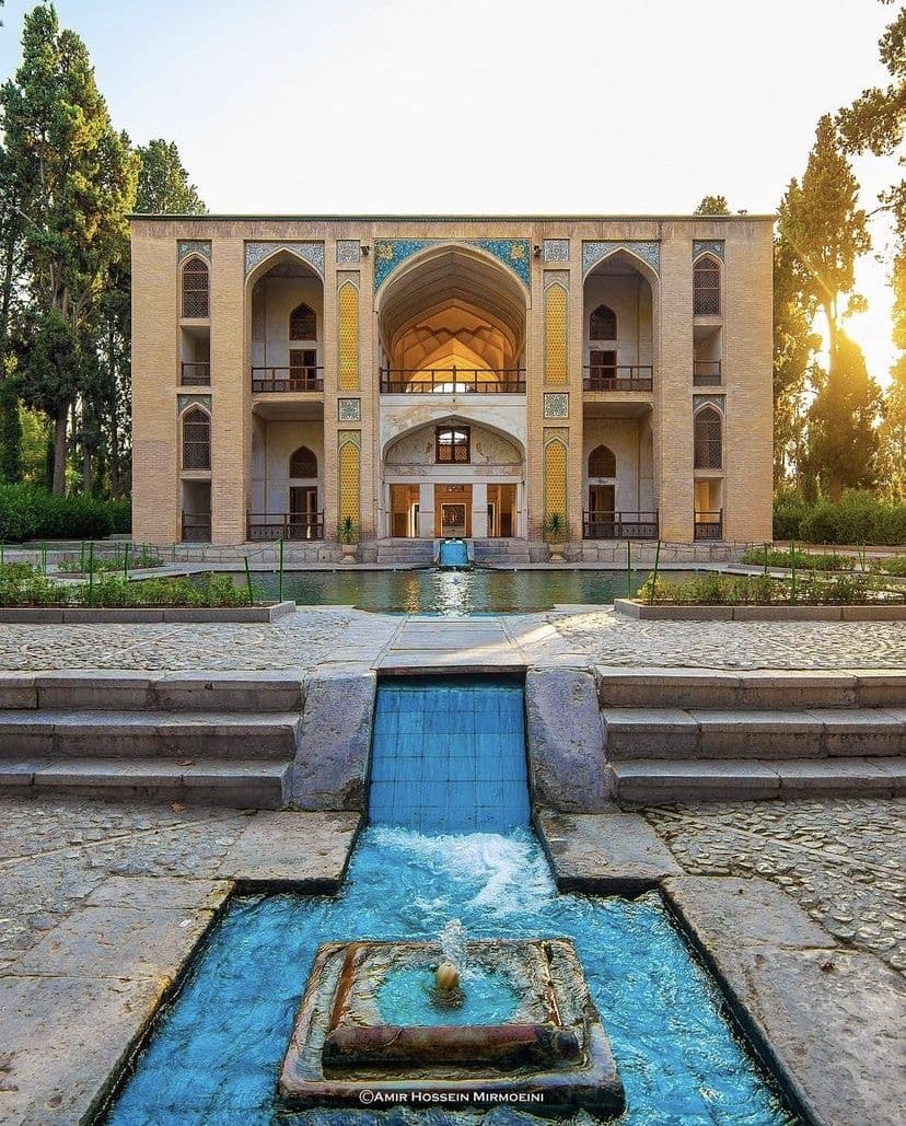 Day 3 – Drive to Kashan: Fin Garden & Historic Houses on Persian Gardens & Poetry Iran 9 Day Group Tour