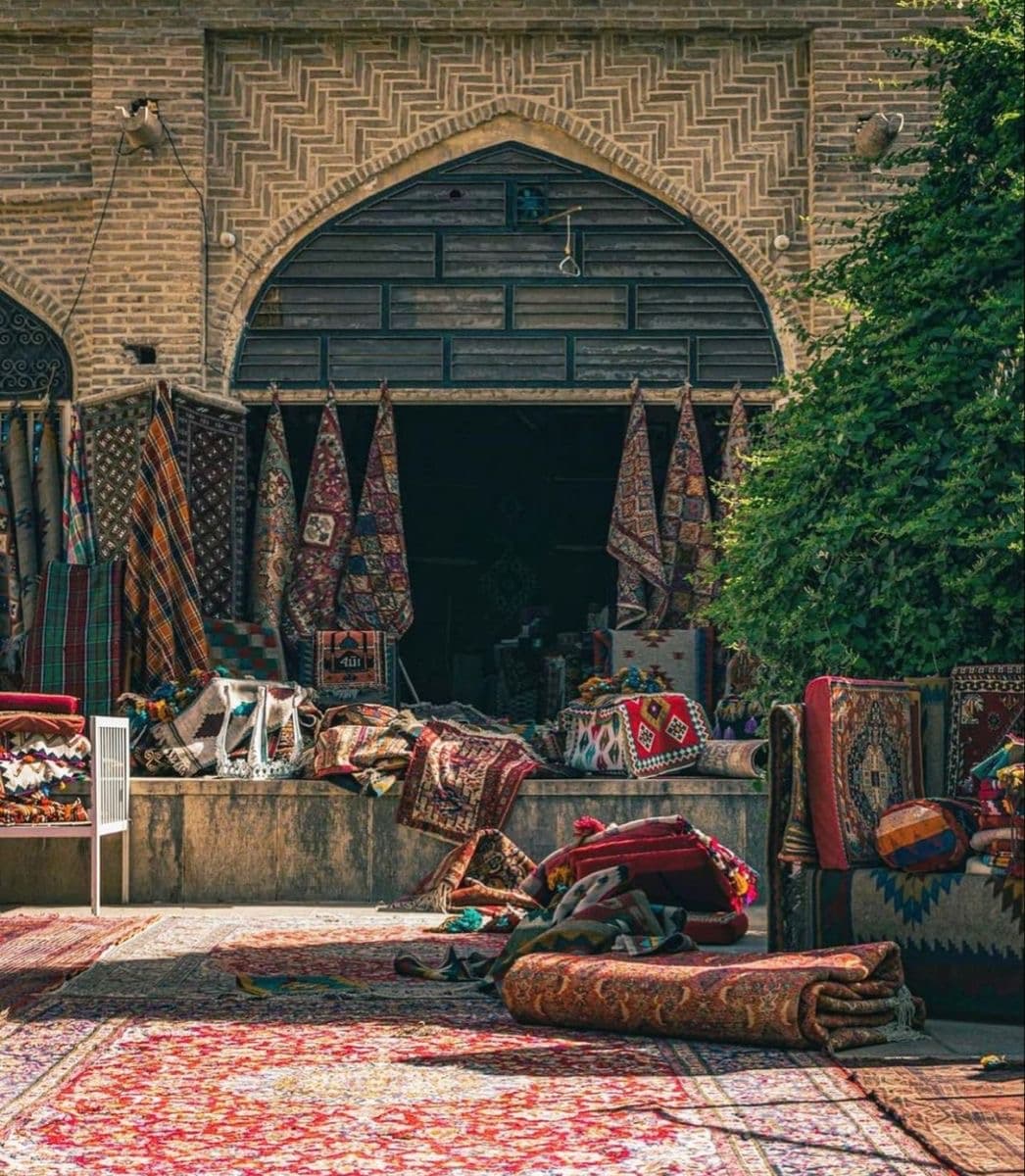 🛍️ Traditional bazaar exploration